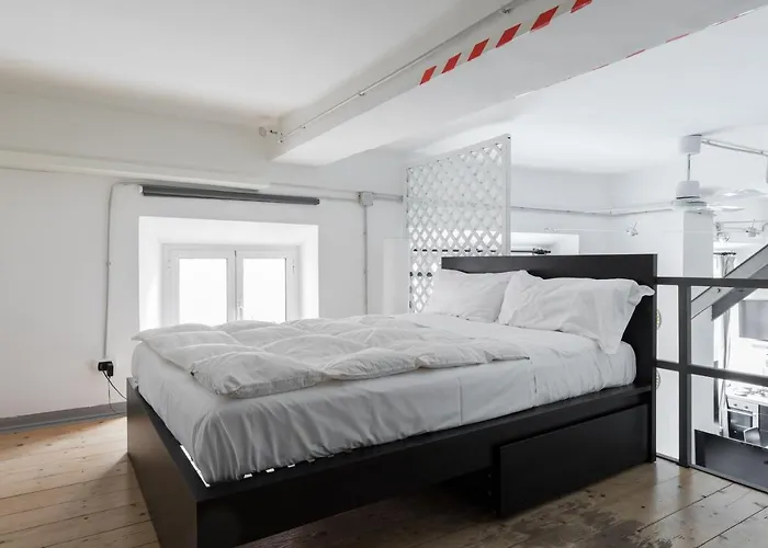 Spacious Modern Loft Steps From Trevi Fountain Appartement
