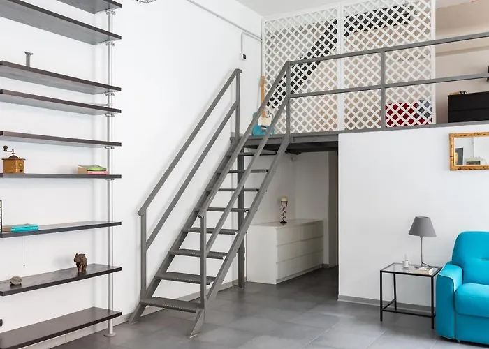 Spacious Modern Loft Steps From Trevi Fountain Rome