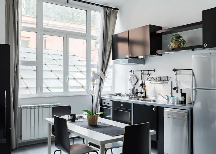 Spacious Modern Loft Steps From Trevi Fountain *
