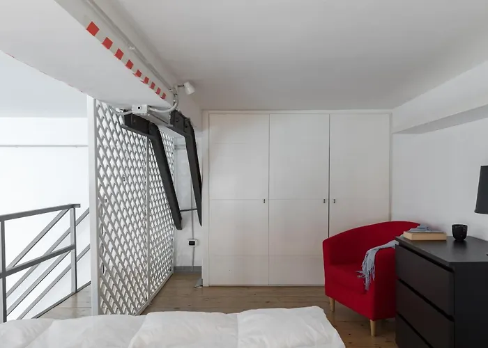 Spacious Modern Loft Steps From Trevi Fountain