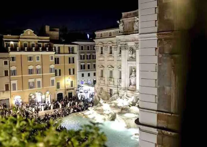 Spacious Modern Loft Steps From Trevi Fountain Roma