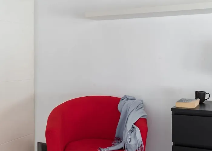 Spacious Modern Loft Steps From Trevi Fountain Rome