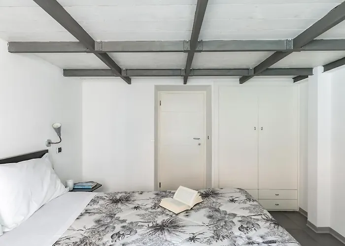 Spacious Modern Loft Steps From Trevi Fountain