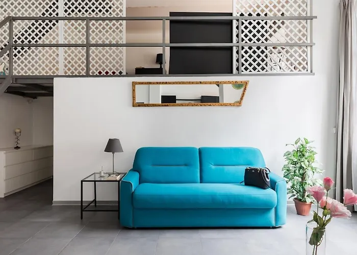 Spacious Modern Loft Steps From Trevi Fountain Rome