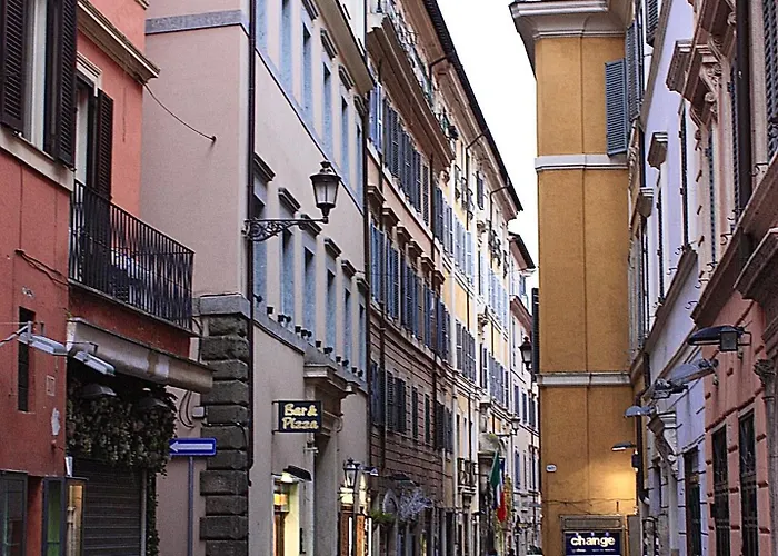 Spacious Modern Loft Steps From Trevi Fountain *